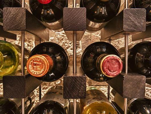 查尔斯河酒窖介绍了当代葡萄酒存储系统 